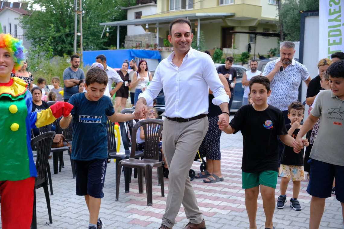 Defne'de Her Mahallede Bir Gülüş, Her Gülüşte Bir Umut!
