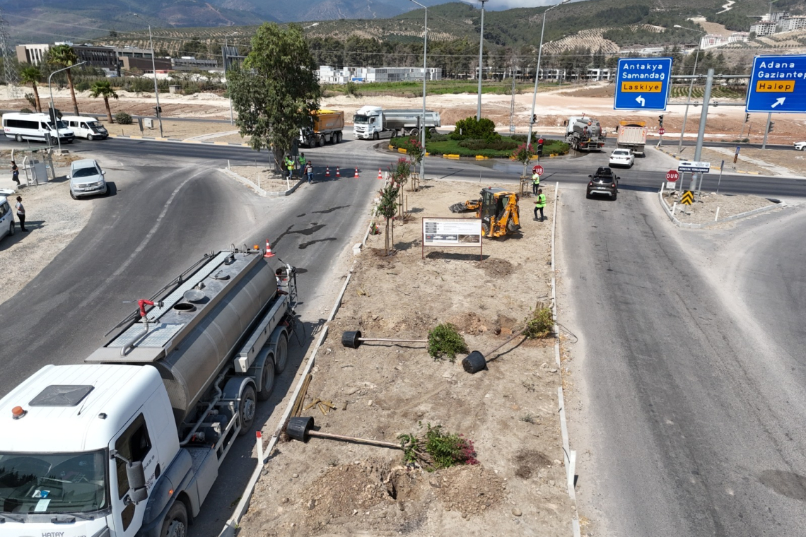 HATAY HAVALİMANI YOLUNDA AĞAÇLANDIRMA