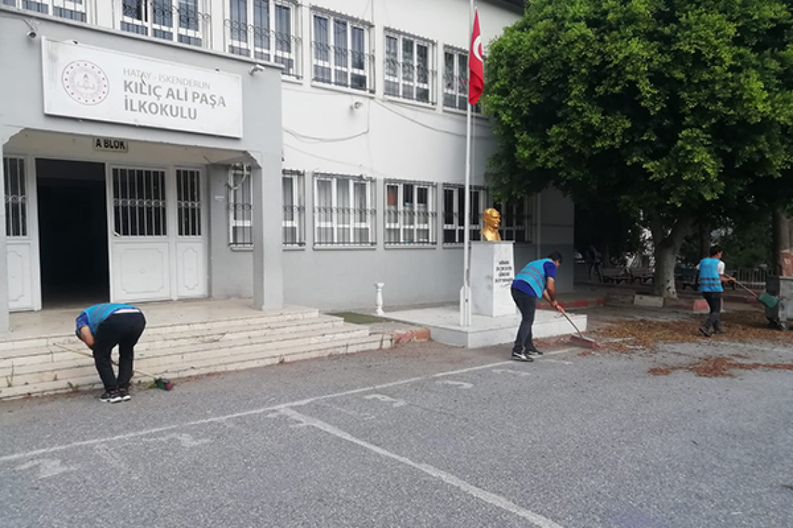 Hükümlüler Eğitim Kurumlarını Temizledi