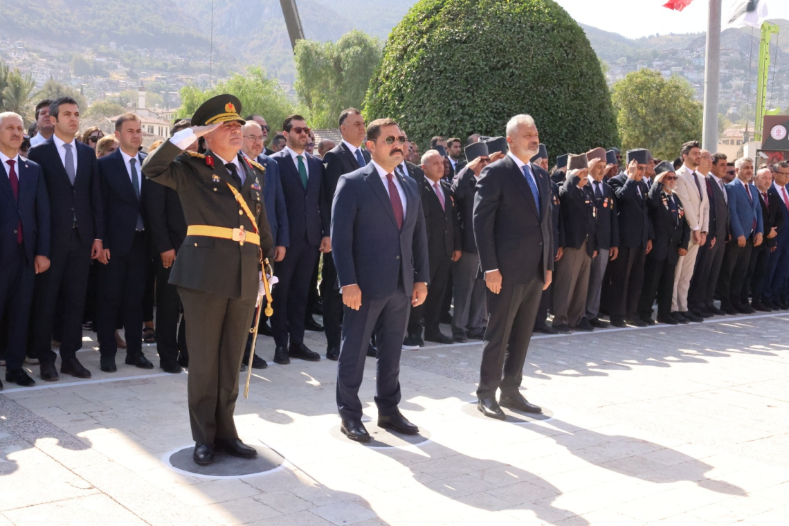 ZAFER BAYRAMINDA GURURLU KUTLAMA