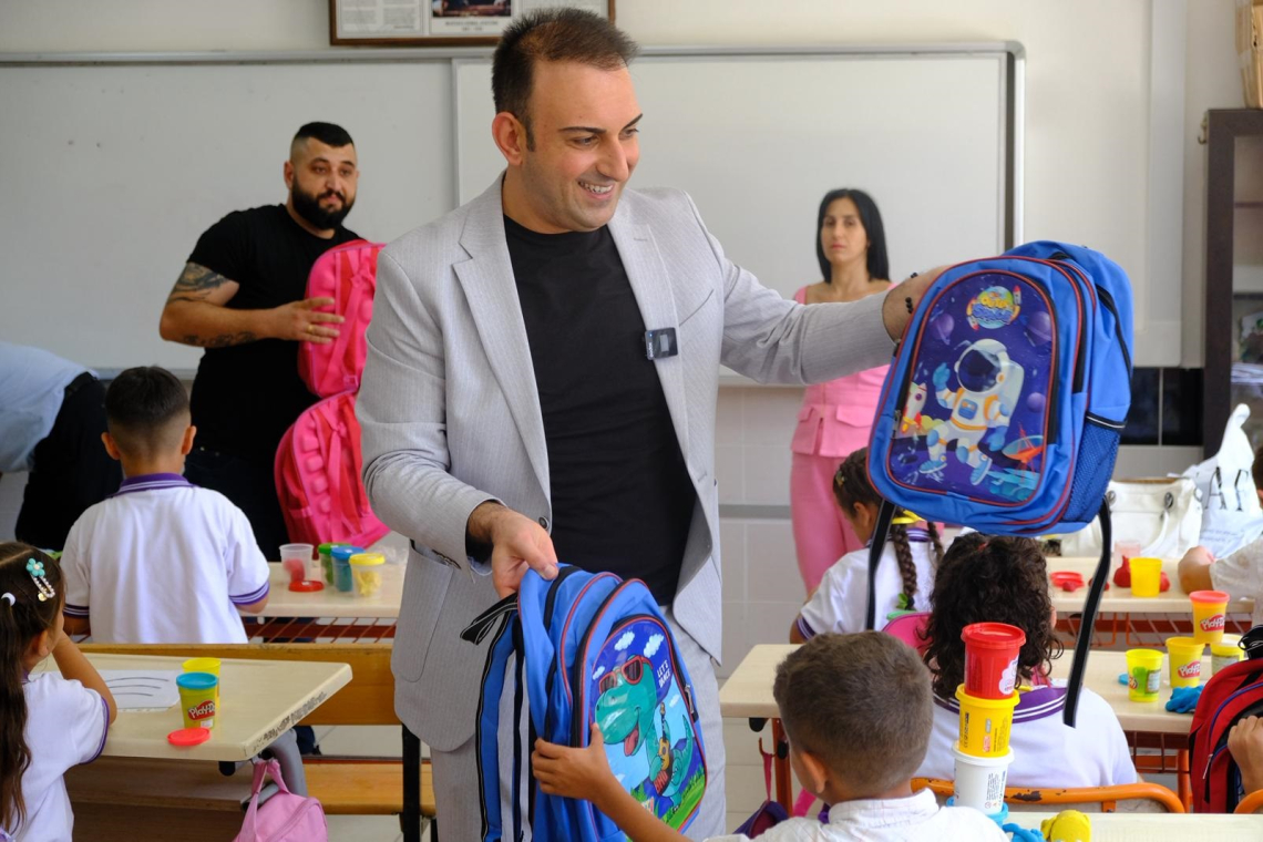 Defne Belediyesi'nden İlkokul Öğrencilerine Kırtasiye Yardımı
