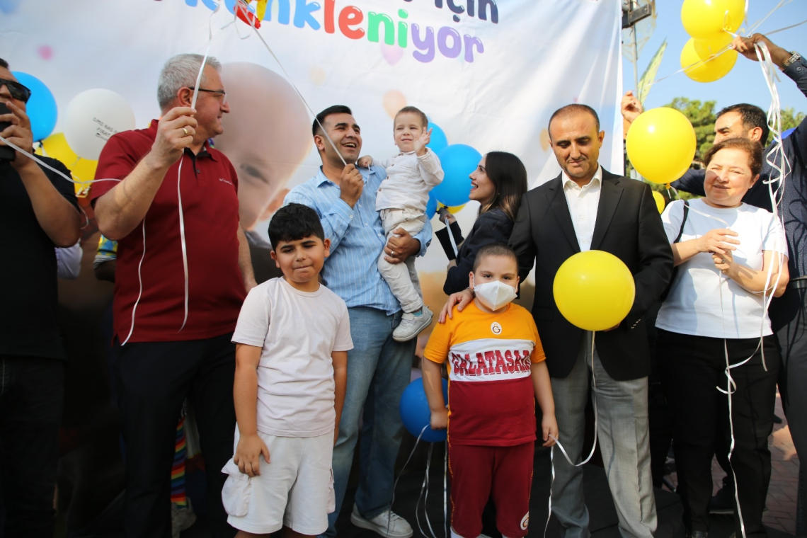 RENKLİ BALONLAR KANSERİ YENEN TAMER TALHA İÇİN