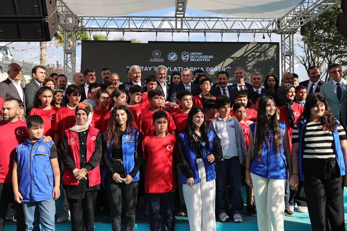 HATAY'DA KONUŞAN BAKAN BAK: GENÇLERİ SPORA YÖNLENDİRİN