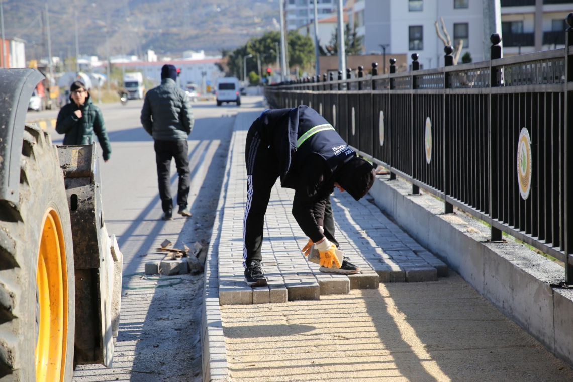 İSKENDERUN’DA KALDIRIM YENİLEME