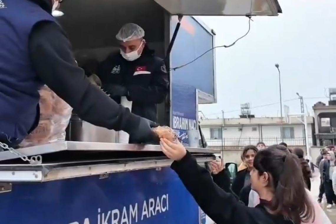 ÖĞRENCİLERE SICAK ÇORBA İKRAMI