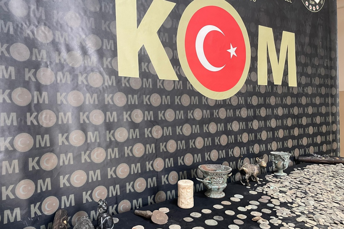 Durdurulan Araçta Binlerce Sikke Ele Geçirildi
