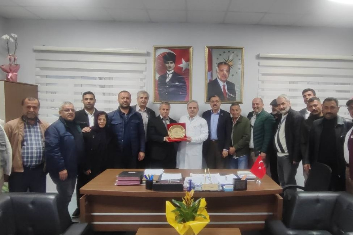 MUHTARLAR, BAŞHEKİME ÇİÇEKLE GELDİ