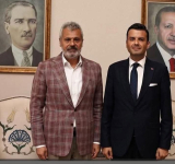 DÜN ELEŞTİRDİĞİNE BUGÜN DANIŞMANLIK   