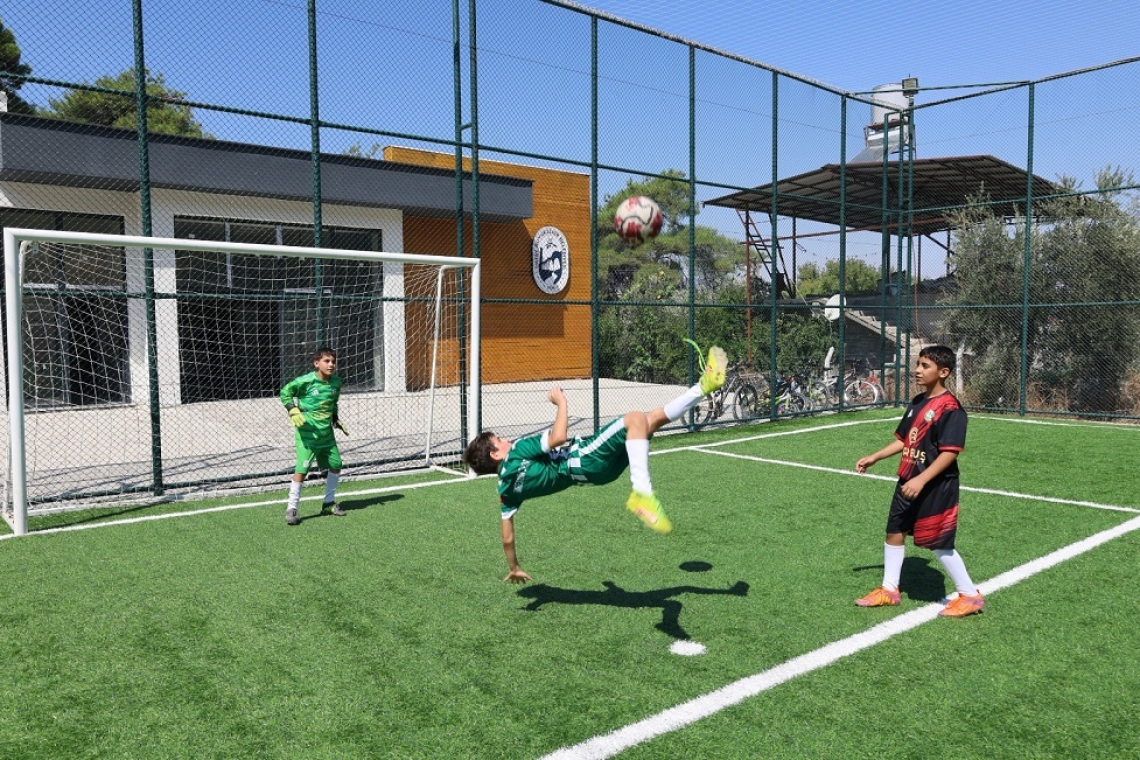 YAYLADAĞI TURFANDA MAHALLESİNE FUTBOL  SAHASI