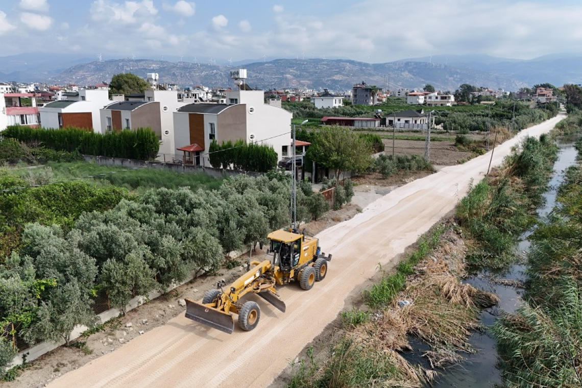 SAMANDAĞ'DA DRENAJ KANALI ÇALIŞMASI