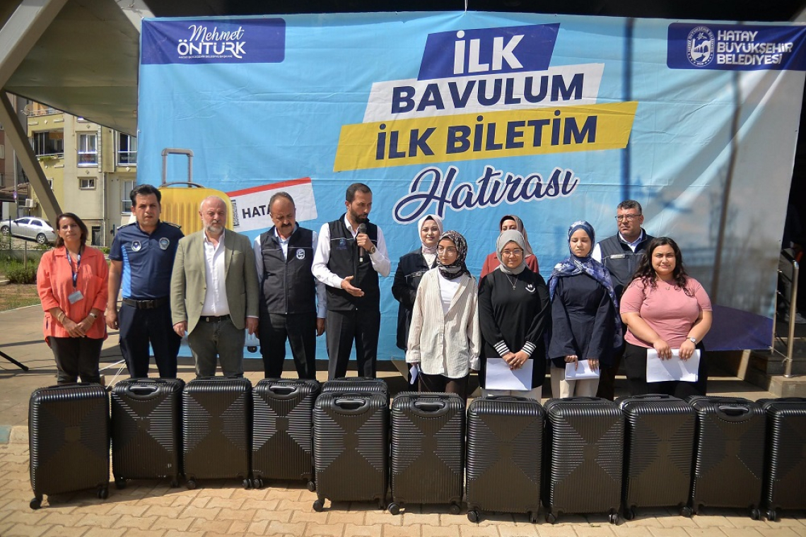 HATAY'DA ÜNİVERSİTELİ GENÇLERE İLK BİLET VE İLK BAVUL 