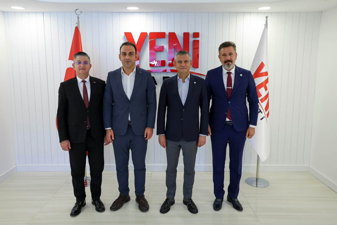 YENİ PARTİLİ BELEDİYE BAŞKANLARI ÖZGÜR ÖZEL İLE GÖRÜŞTÜ