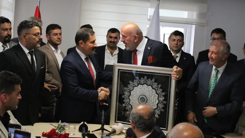 Hatay-Valisi-3.webp